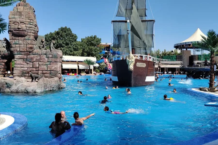 Акция «Женский день» в аквапарке Atlantis